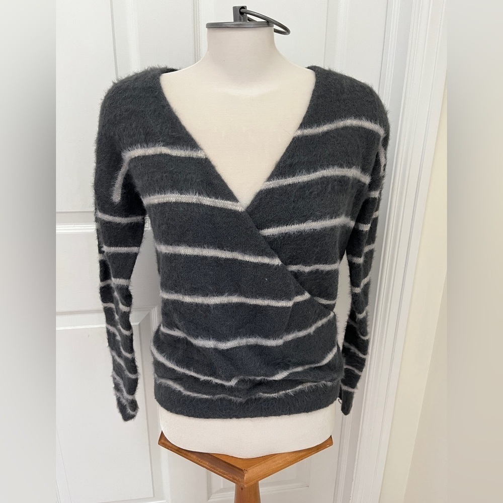 Ee:some crossover V-neck ladies sweater size S/M